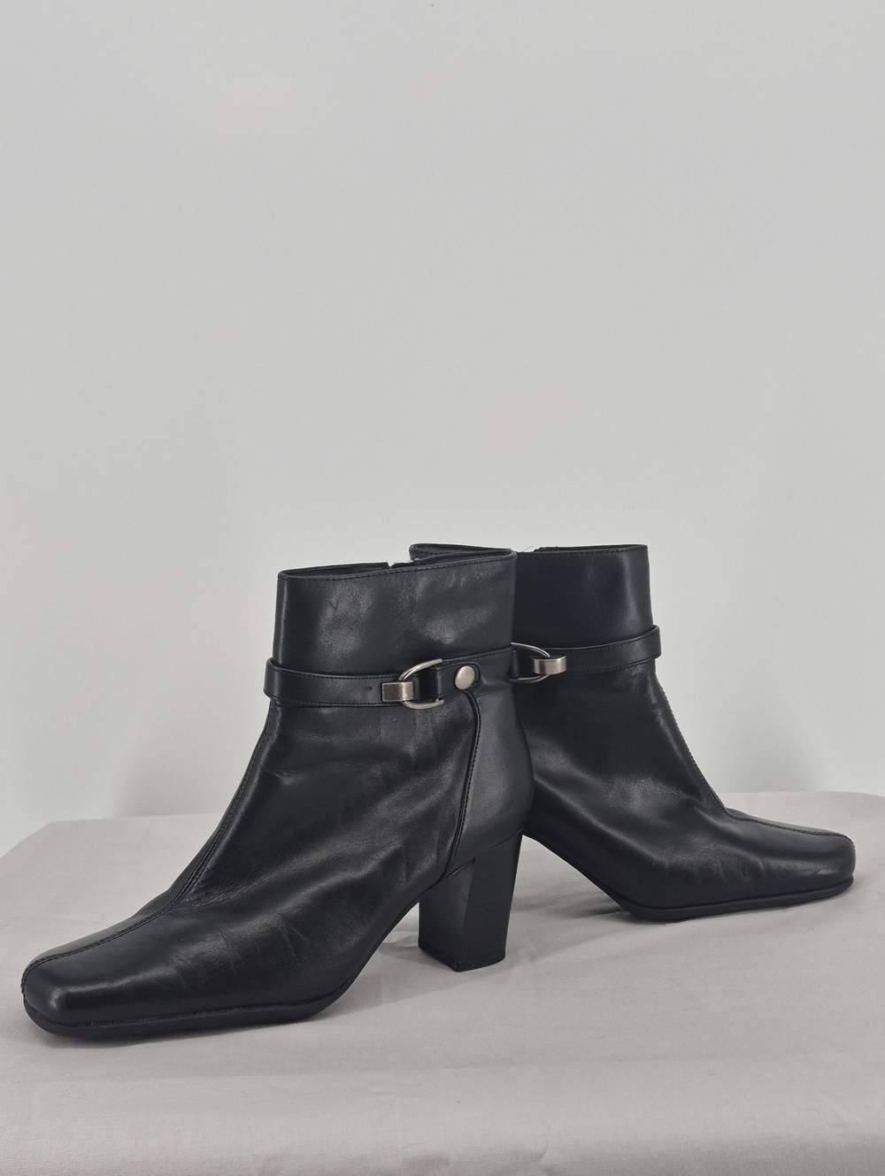 Nine & Company Black Leather Ankle Boots Square Heel Zip Side Buckle Size 7 M